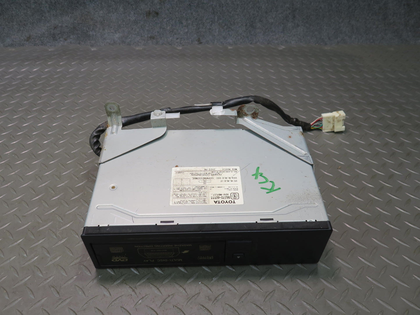 2003 Lexus UZJ100L LX470 CD Changer Player 86270-60111