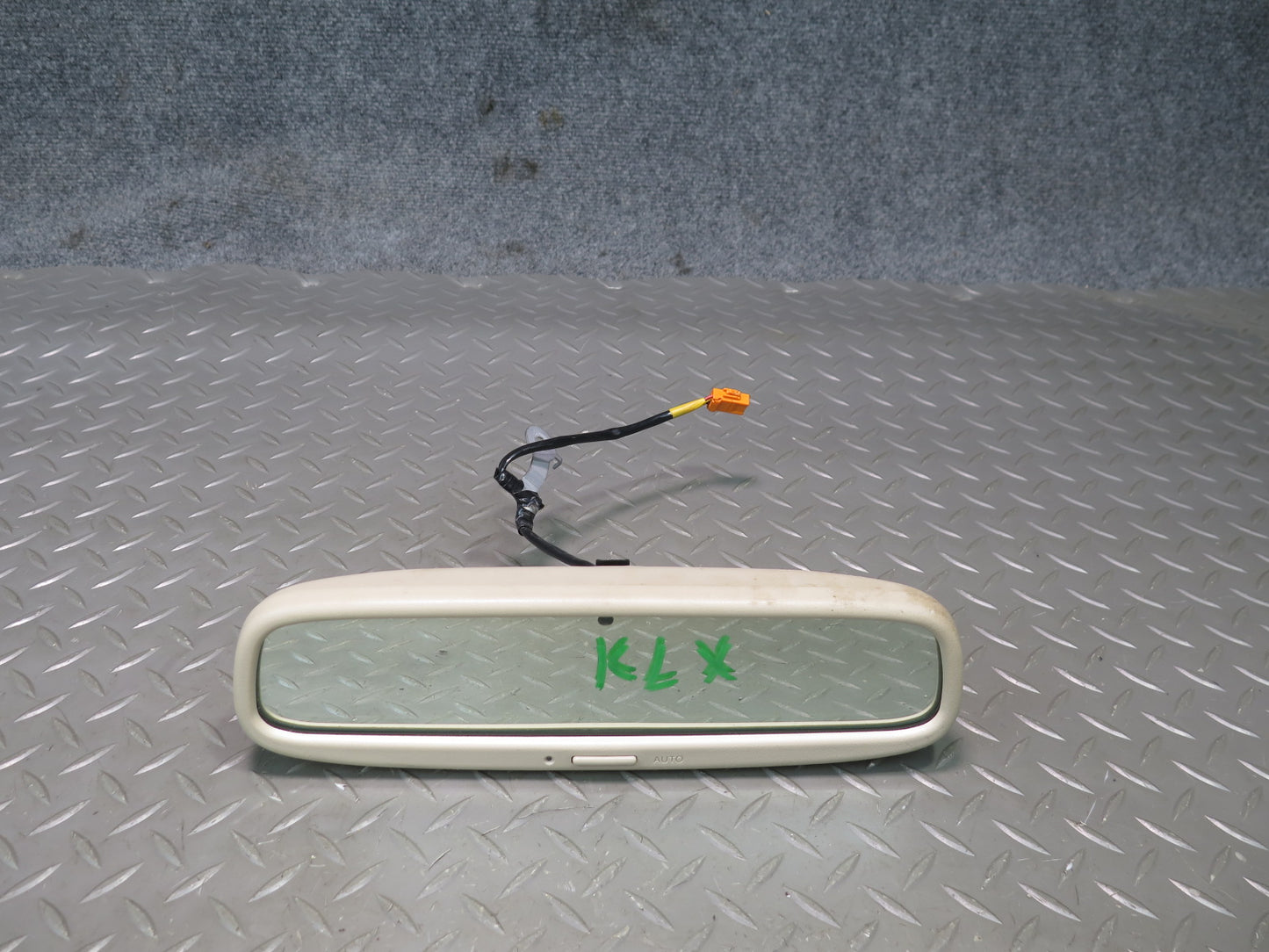 2003-2007 Lexus UZJ100L LX470 Auto Dimming Interior Rear View Mirror