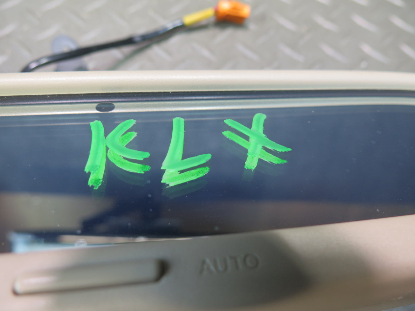 2003-2007 Lexus UZJ100L LX470 Auto Dimming Interior Rear View Mirror