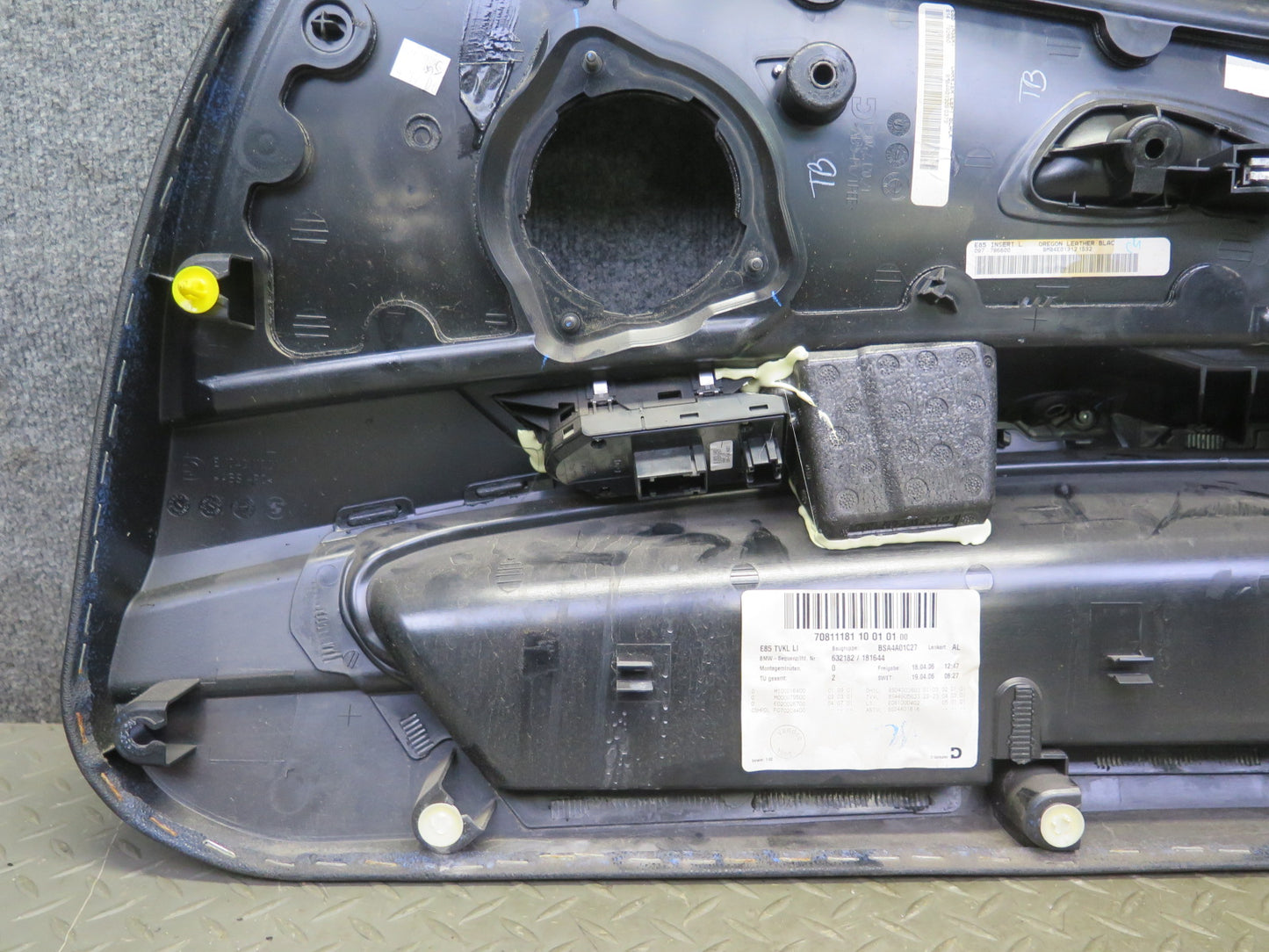 06-08 BMW E85 Z4 Front Left Interior Door Panel w Window Mirror Switch Black OEM