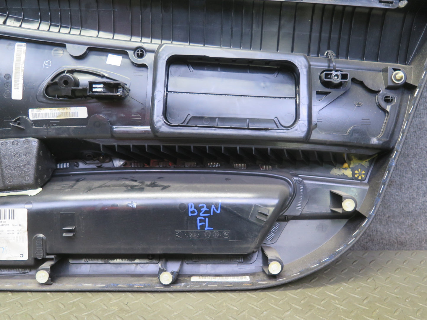 06-08 BMW E85 Z4 Front Left Interior Door Panel w Window Mirror Switch Black OEM