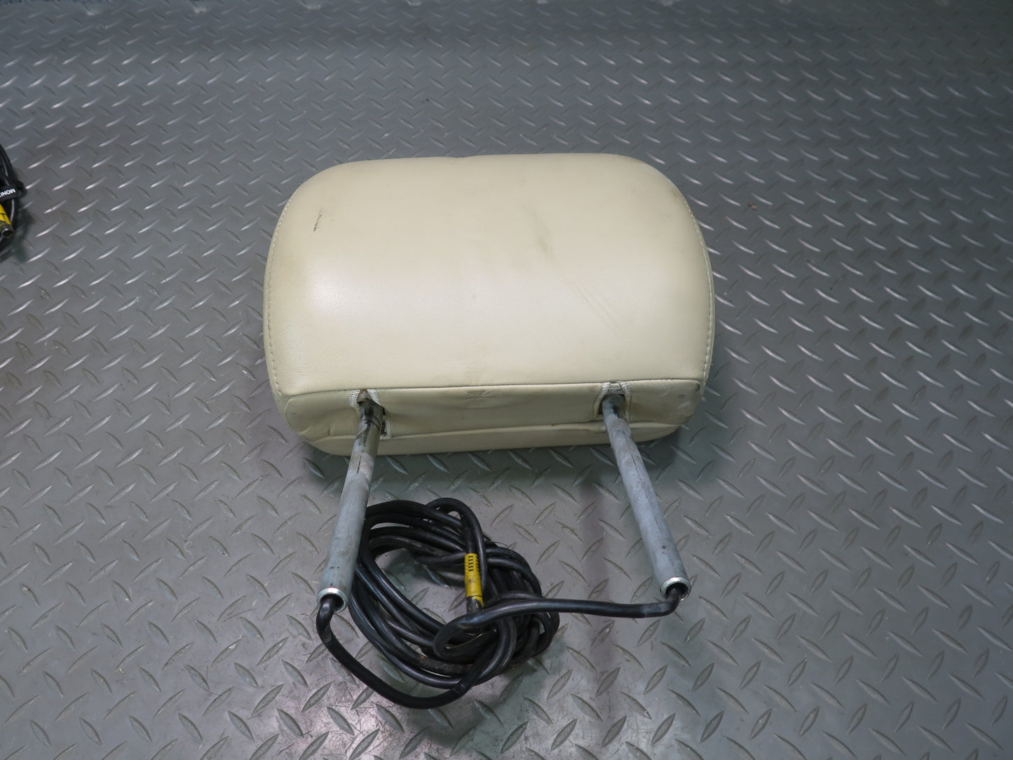 2003 Lexus UZJ100L LX470 Front Left & Right Seat Leather Headrest Screen Set