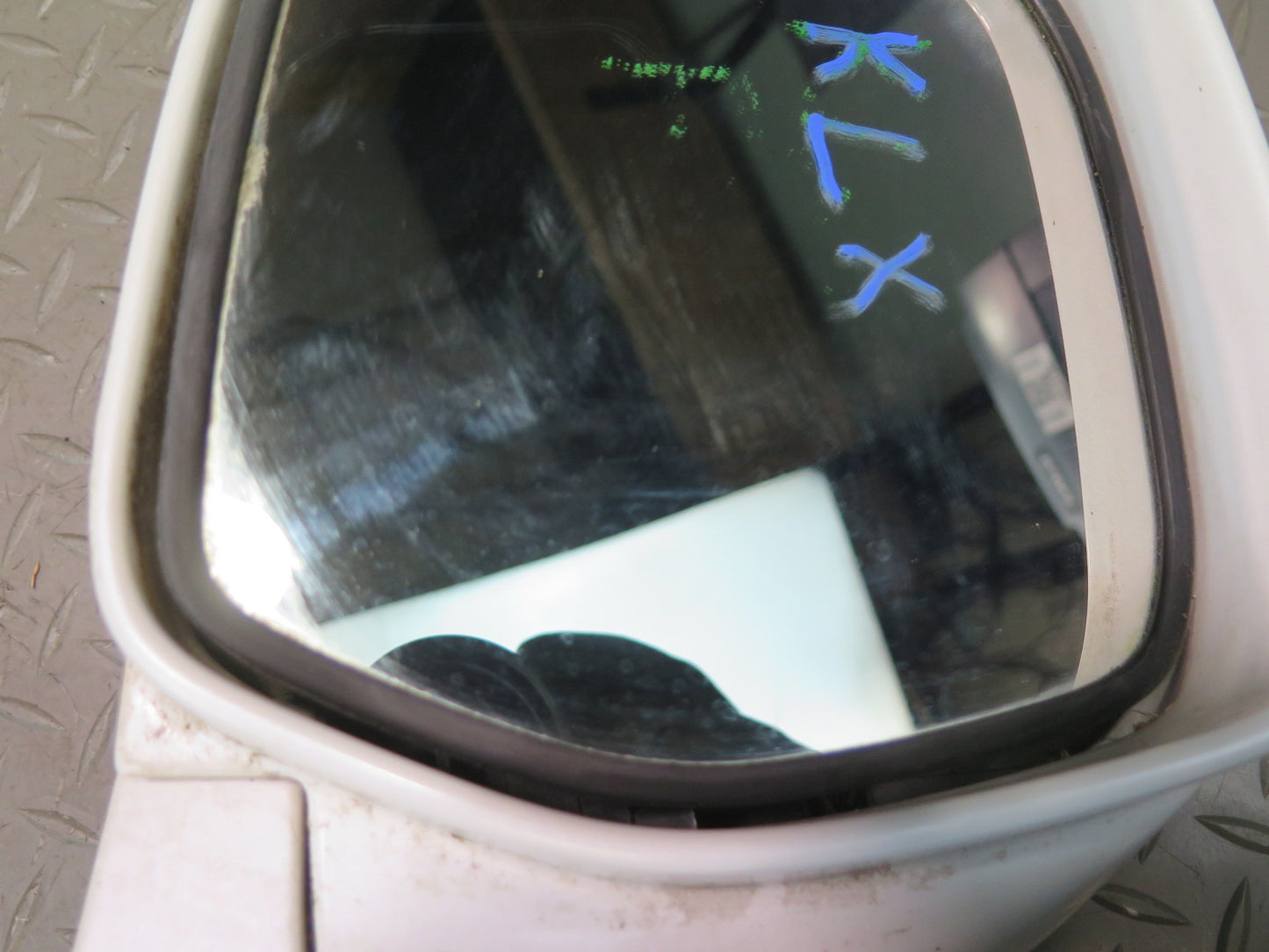 2003-2005 Lexus UZJ100L LX470 Left Door Heated Exterior Side View Power Mirror