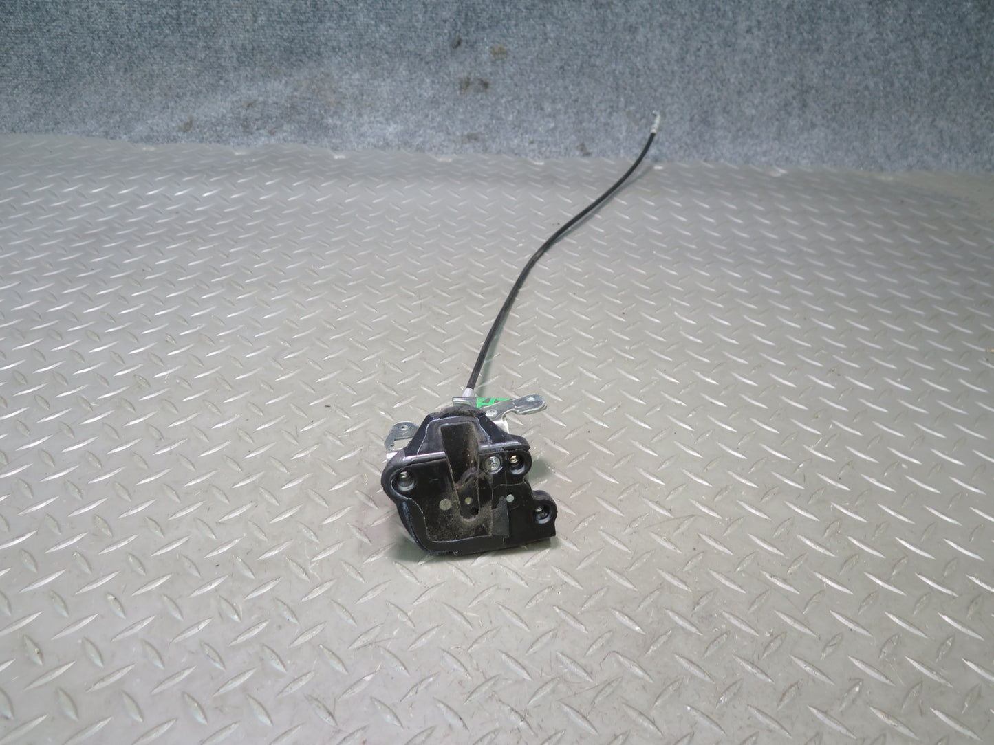 2003-2007 Lexus UZJ100L LX470 Rear Left & Right Trunk Gate Lock Latch Set of 2