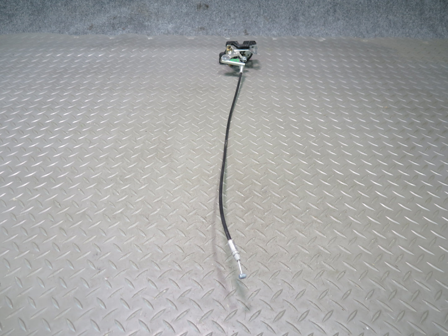2003-2007 Lexus UZJ100L LX470 Rear Left & Right Trunk Gate Lock Latch Set of 2