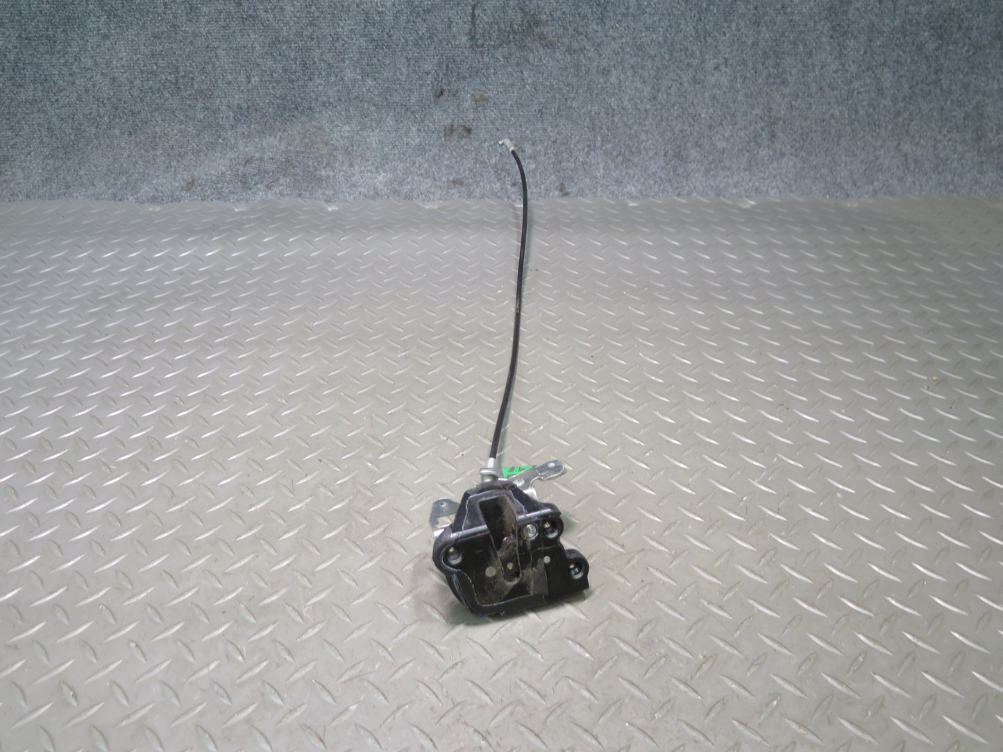 2003-2007 Lexus UZJ100L LX470 Rear Left & Right Trunk Gate Lock Latch Set of 2