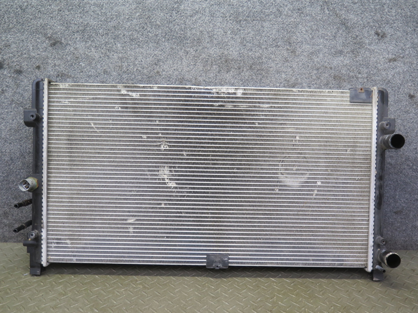 01-03 VW Eurovan T4 2.8L AXK Engine Radiator w A/C Condenser OEM