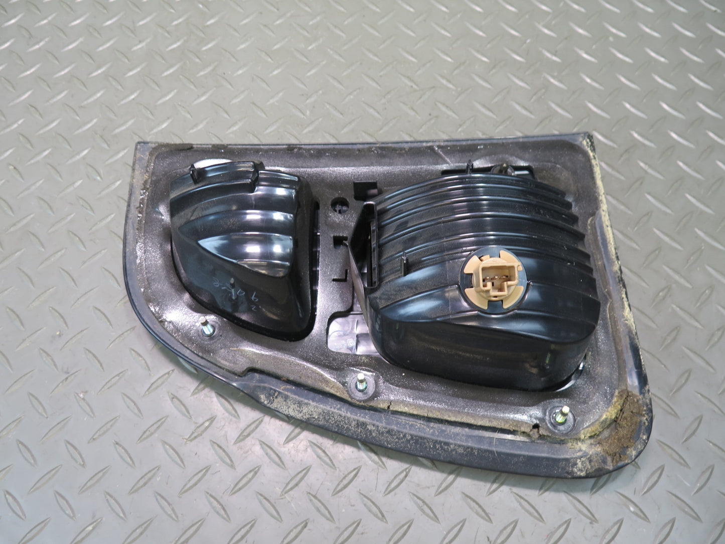 2003-2007 Lexus UZJ100L LX470 Rear Left Trunk Lid Inner Tail Light Lamp