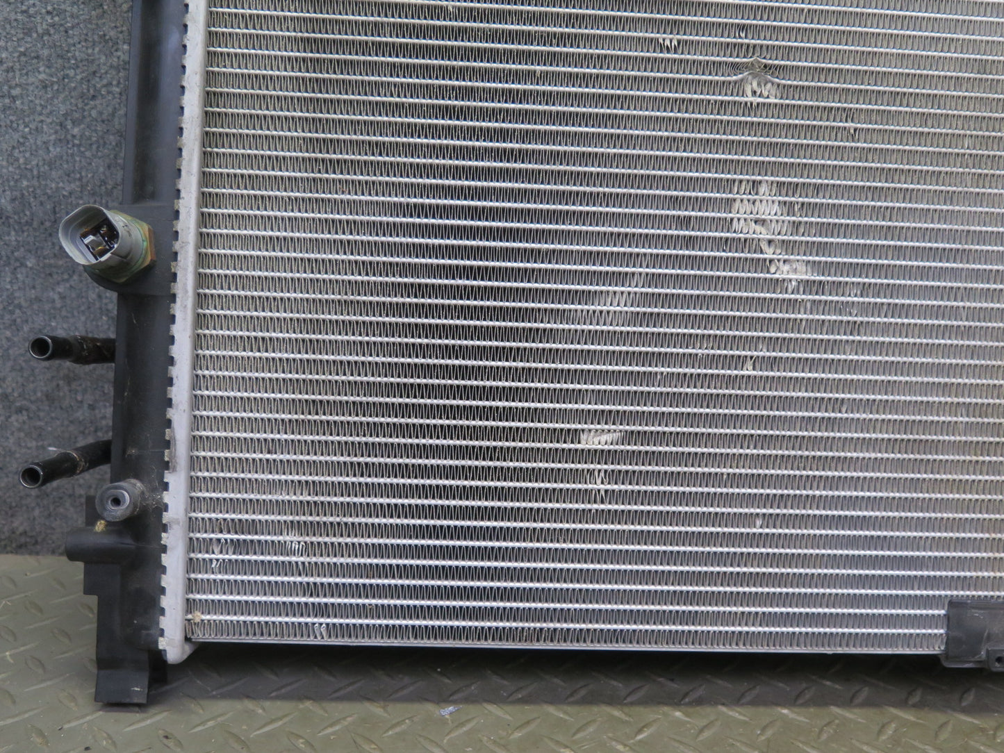 01-03 VW Eurovan T4 2.8L AXK Engine Radiator w A/C Condenser OEM