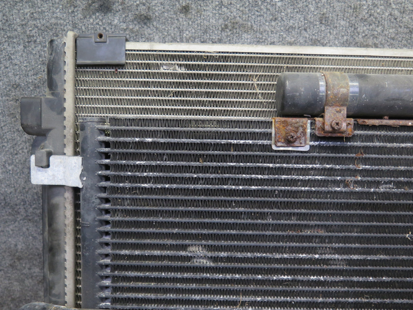 01-03 VW Eurovan T4 2.8L AXK Engine Radiator w A/C Condenser OEM