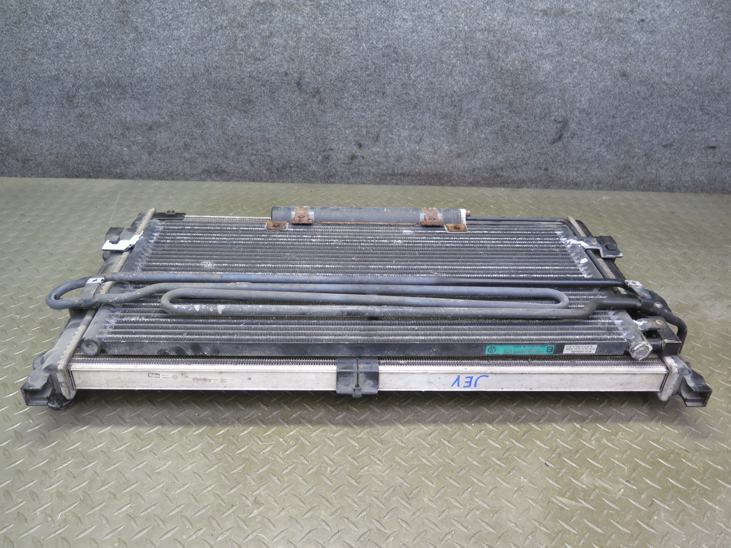 01-03 VW Eurovan T4 2.8L AXK Engine Radiator w A/C Condenser OEM