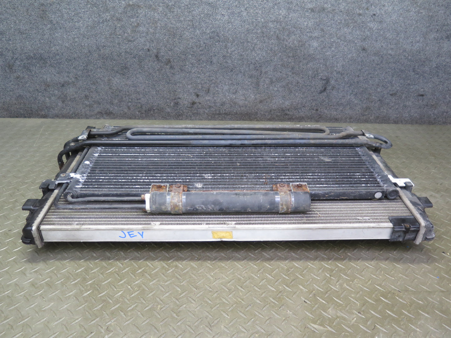 01-03 VW Eurovan T4 2.8L AXK Engine Radiator w A/C Condenser OEM