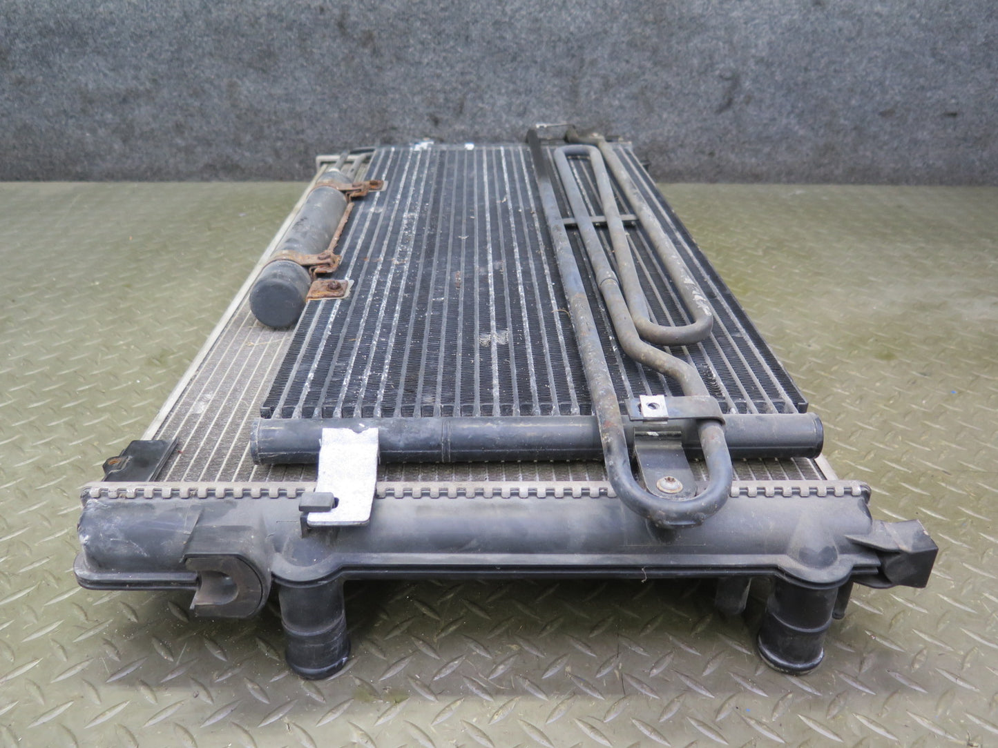 01-03 VW Eurovan T4 2.8L AXK Engine Radiator w A/C Condenser OEM