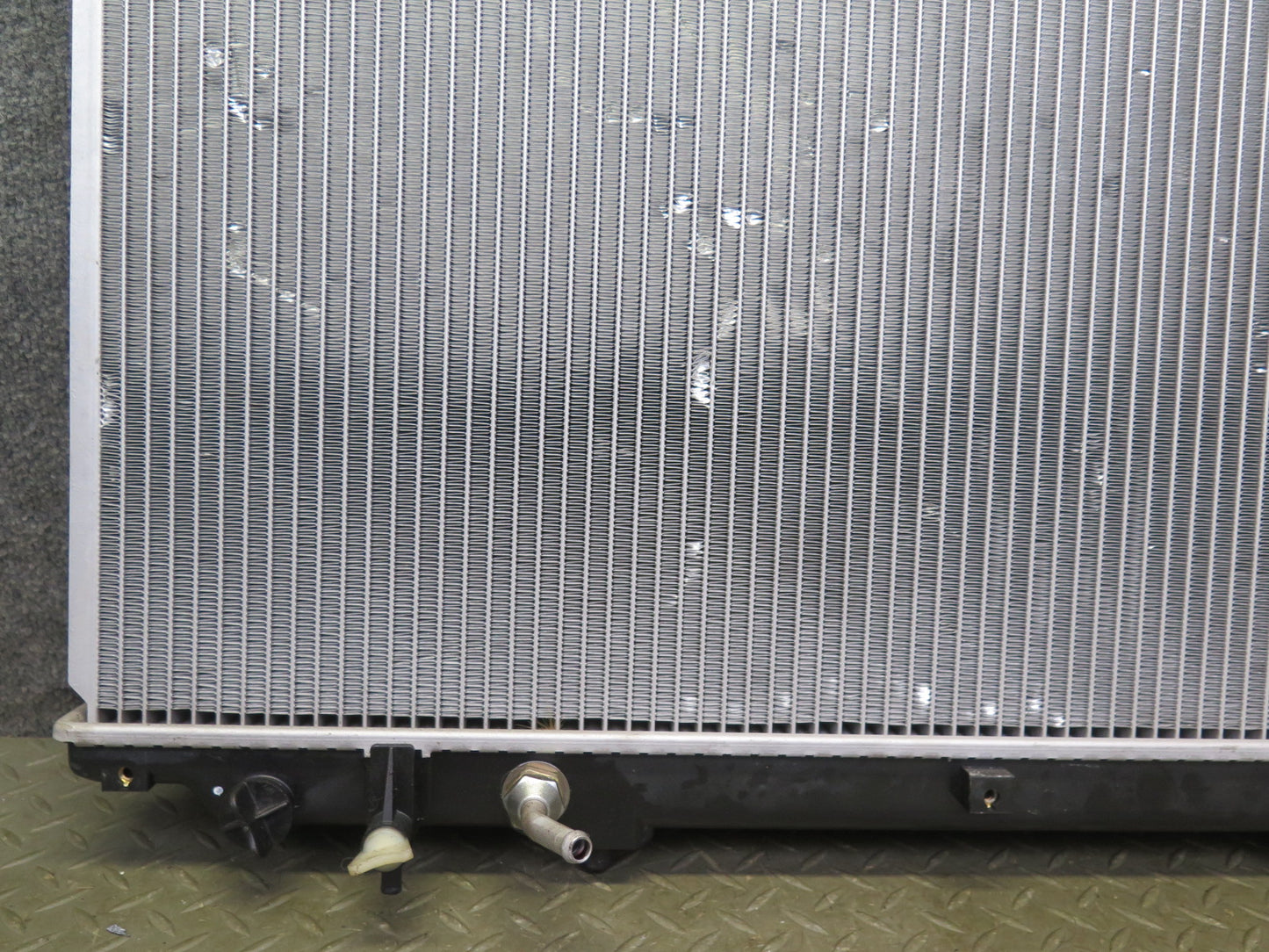 02-10 Lexus Z40 SC430 Engine Coolant Radiator w Cap Denso