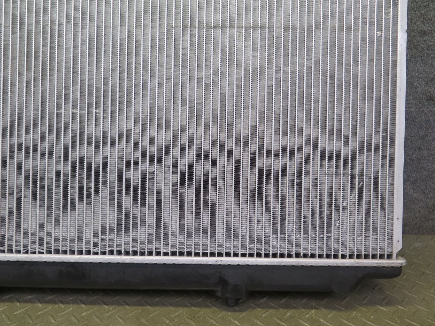 02-10 Lexus Z40 SC430 Engine Coolant Radiator w Cap Denso