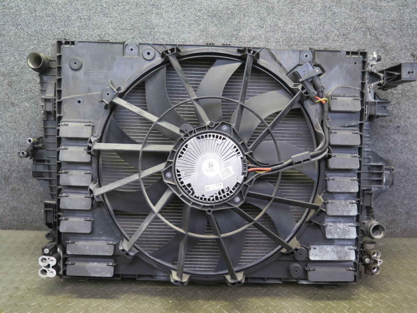 11-14 Porsche Cayenne 958 Turbo Engine Radiator Core Support w Fan Shroud Set