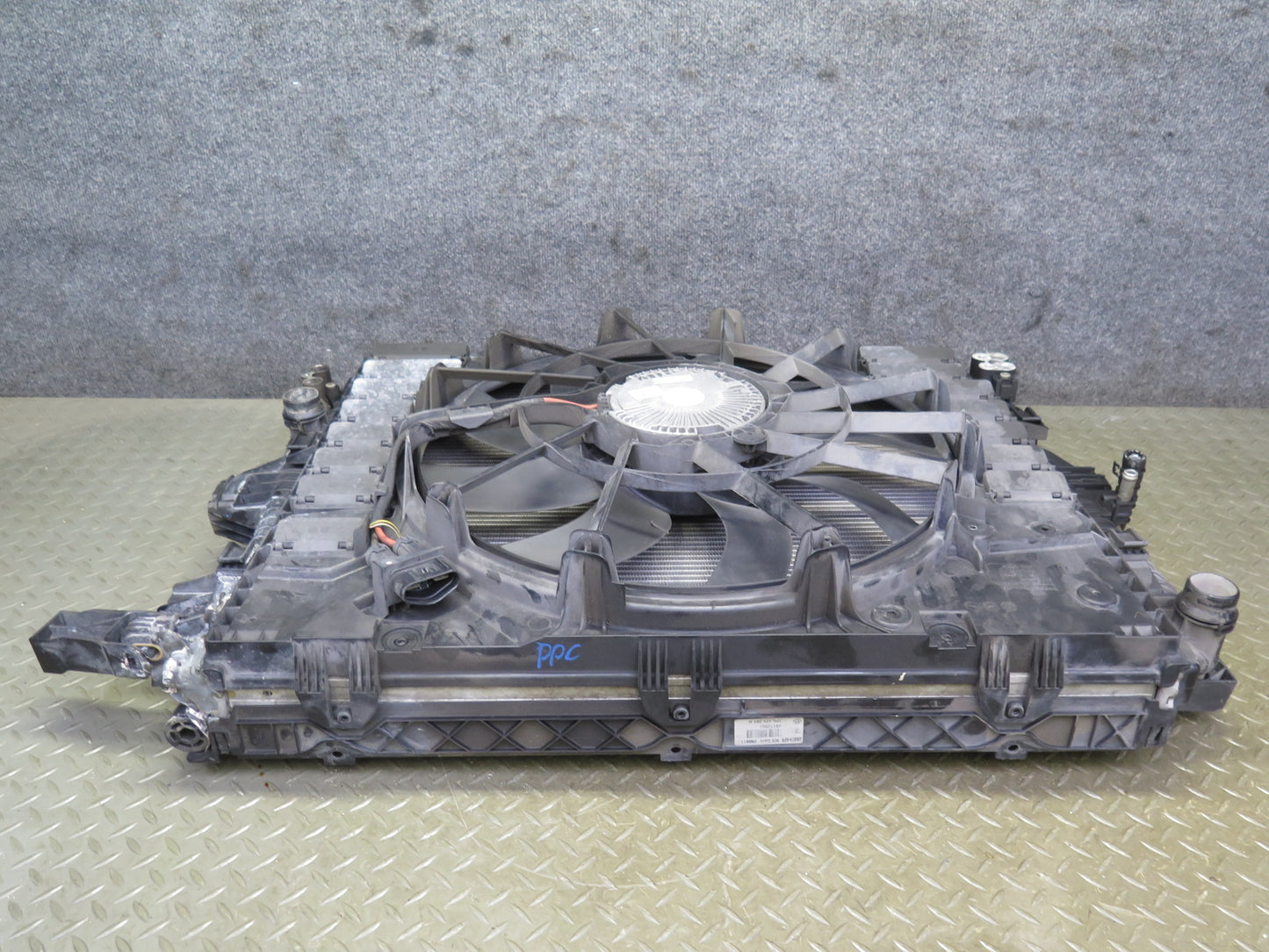 11-14 Porsche Cayenne 958 Turbo Engine Radiator Core Support w Fan Shroud Set