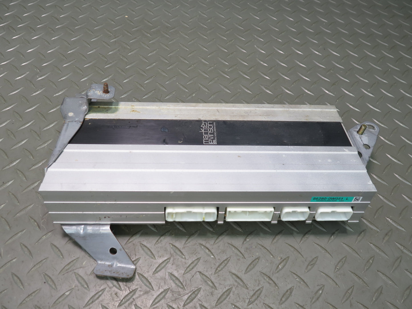 2003-2007 Lexus UZJ100L LX470 Mark Levinson Audio Amplifier 86280-0W051