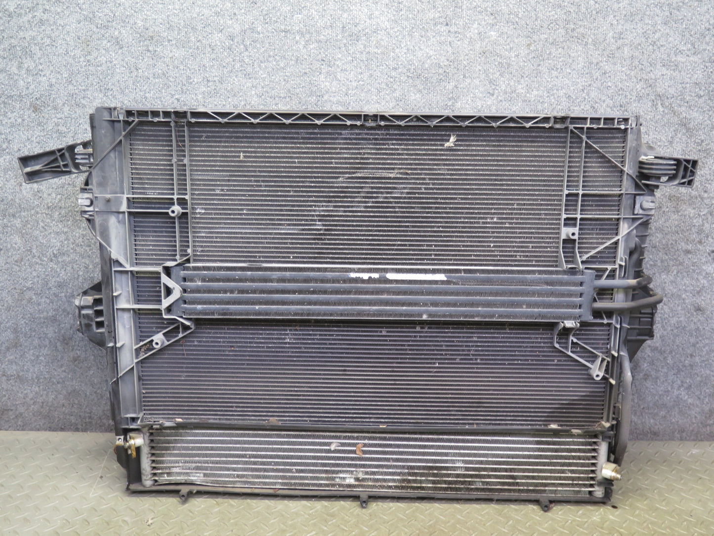 11-14 Porsche Cayenne 958 Turbo Engine Radiator Core Support w Fan Shroud Set
