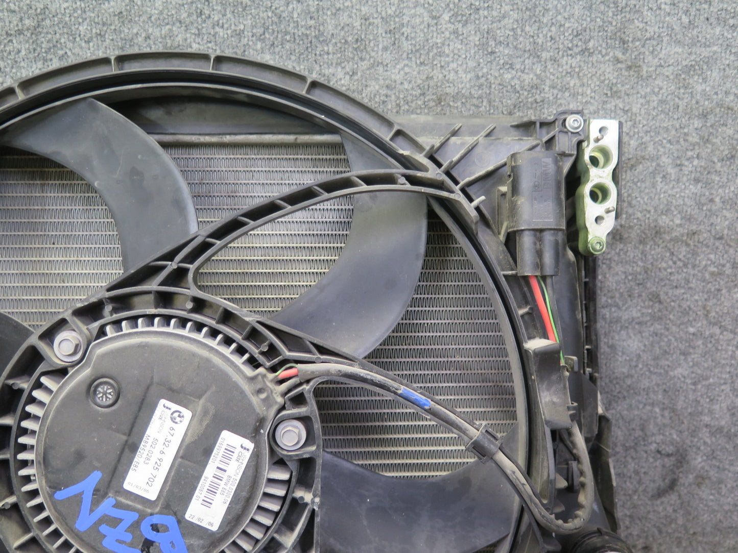 03-08 BMW E85 Z4 3.0L N52 MT Radiator Condenser Fan Motor Expansion Tank Set OEM