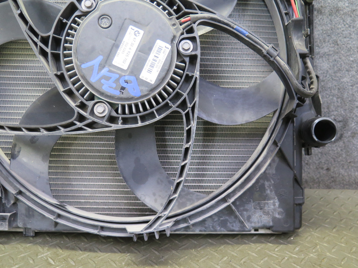 03-08 BMW E85 Z4 3.0L N52 MT Radiator Condenser Fan Motor Expansion Tank Set OEM