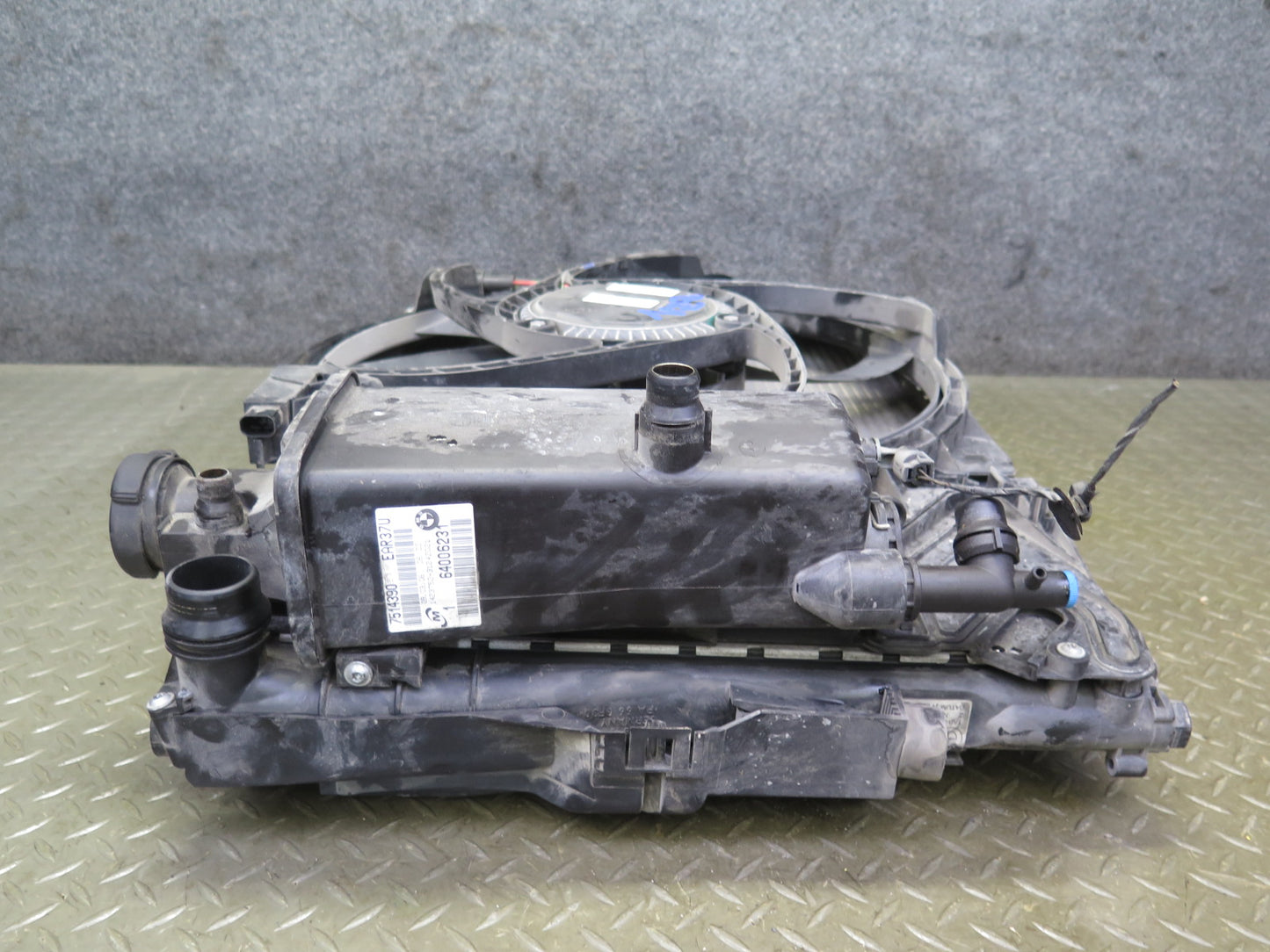 03-08 BMW E85 Z4 3.0L N52 MT Radiator Condenser Fan Motor Expansion Tank Set OEM