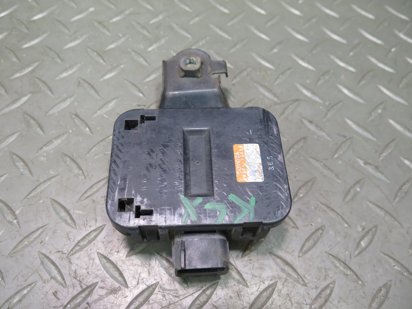 2003-2007 Lexus UZJ100L LX470 Smoke Sensor 88898-60030