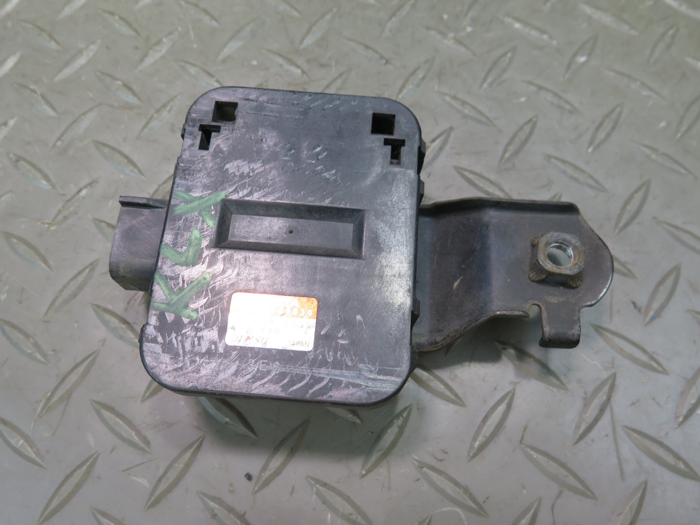 2003-2007 Lexus UZJ100L LX470 Smoke Sensor 88898-60030