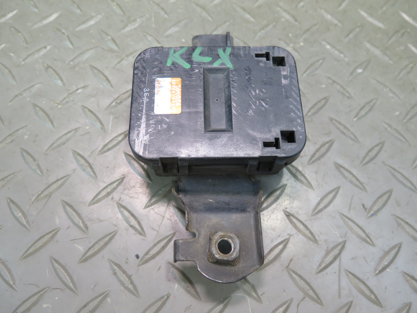 2003-2007 Lexus UZJ100L LX470 Smoke Sensor 88898-60030