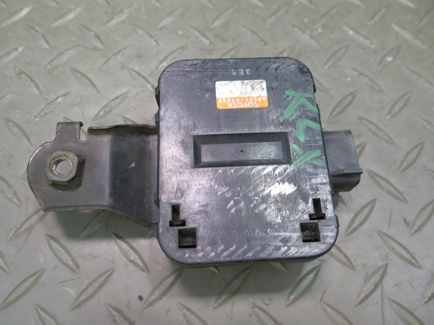 2003-2007 Lexus UZJ100L LX470 Smoke Sensor 88898-60030