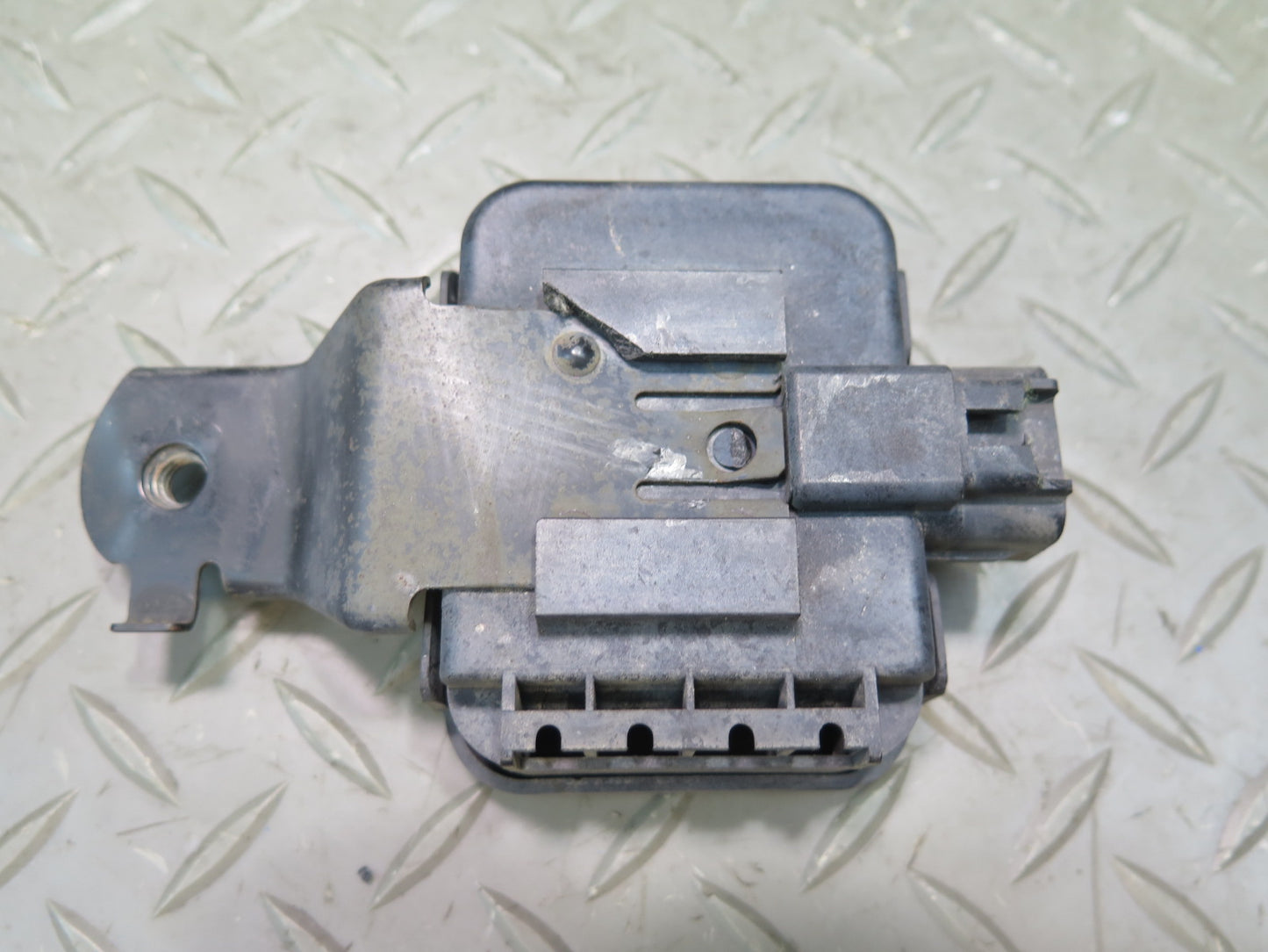 2003-2007 Lexus UZJ100L LX470 Smoke Sensor 88898-60030