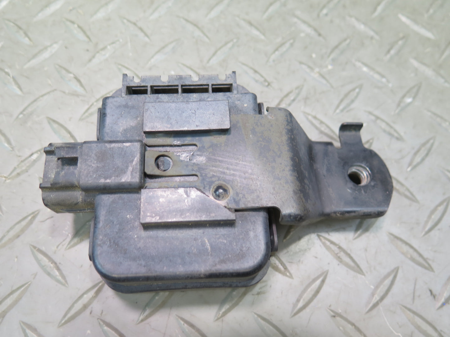 2003-2007 Lexus UZJ100L LX470 Smoke Sensor 88898-60030