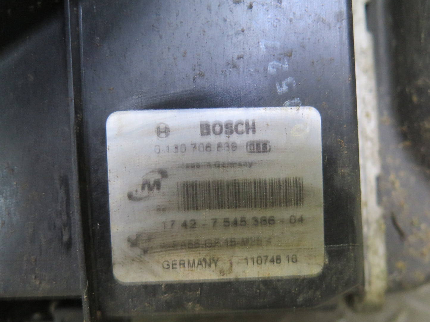 2011 BMW E89 Z4 N54 A/T DCT Engine Radiator Condenser Fan Shroud Oil Cooler Assy