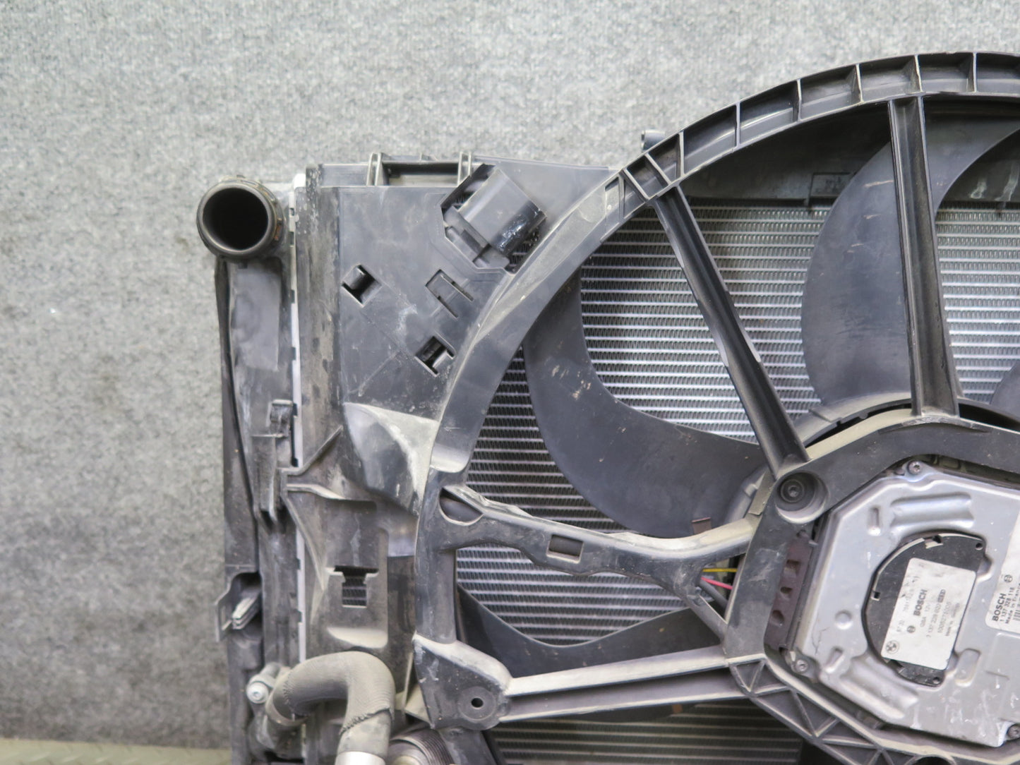 2011 BMW E89 Z4 N54 A/T DCT Engine Radiator Condenser Fan Shroud Oil Cooler Assy