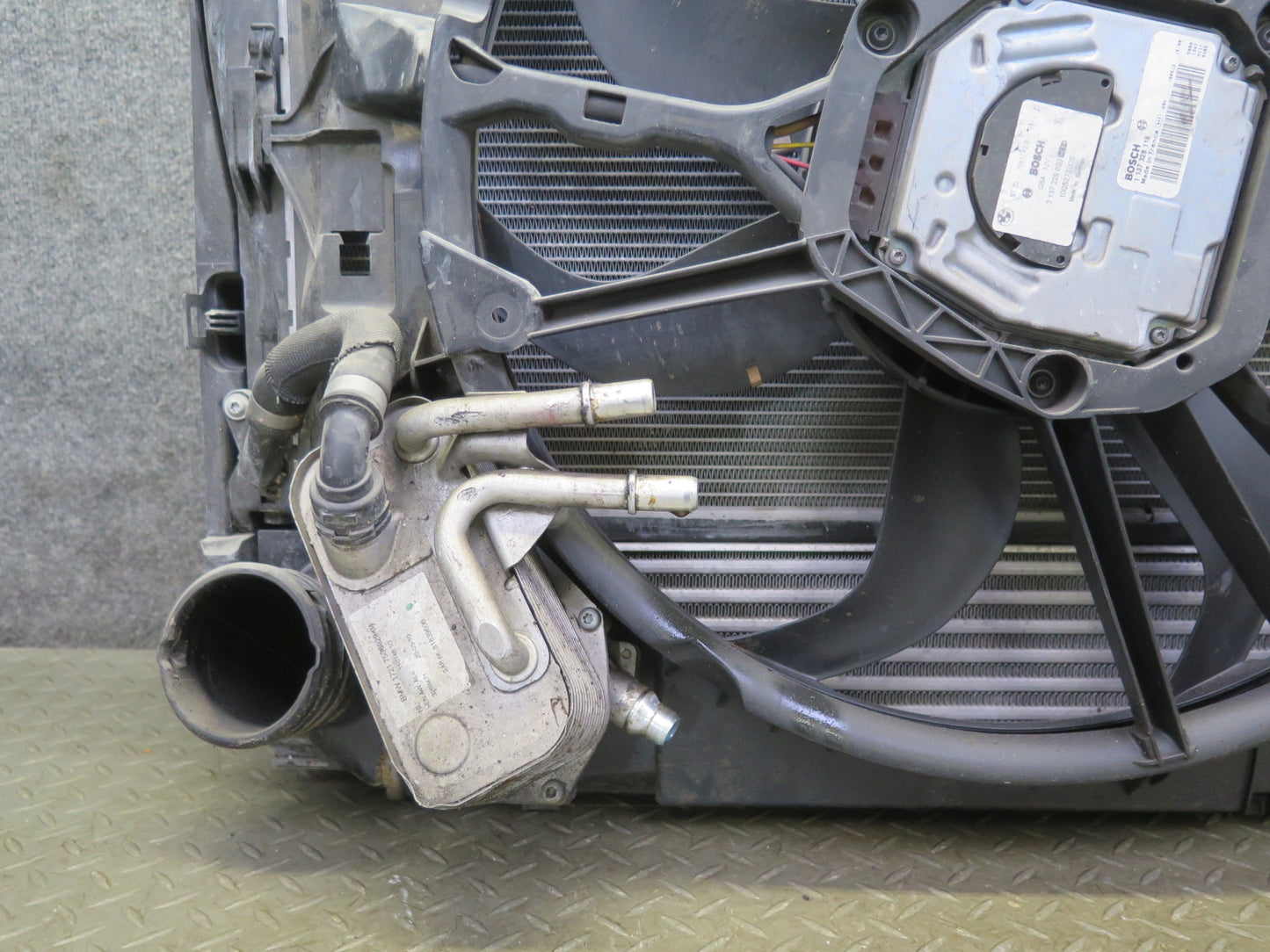 2011 BMW E89 Z4 N54 A/T DCT Engine Radiator Condenser Fan Shroud Oil Cooler Assy