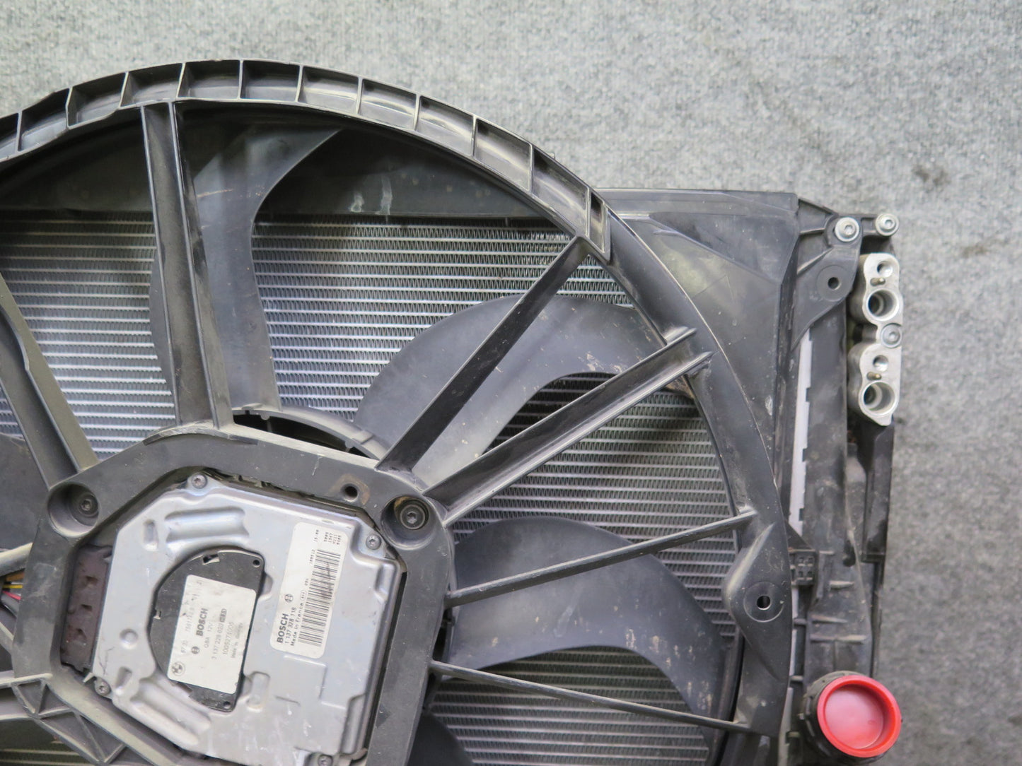 2011 BMW E89 Z4 N54 A/T DCT Engine Radiator Condenser Fan Shroud Oil Cooler Assy