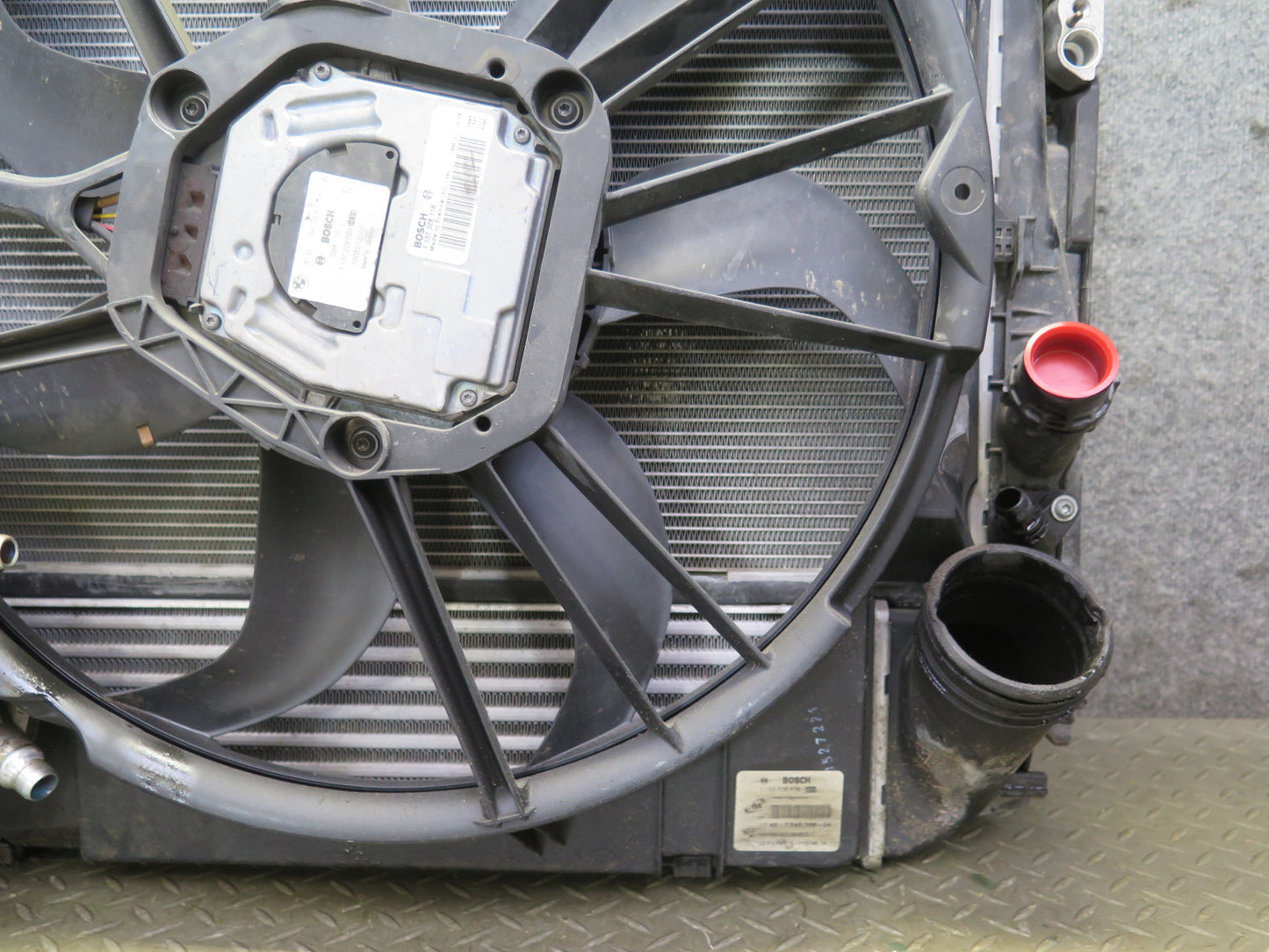 2011 BMW E89 Z4 N54 A/T DCT Engine Radiator Condenser Fan Shroud Oil Cooler Assy