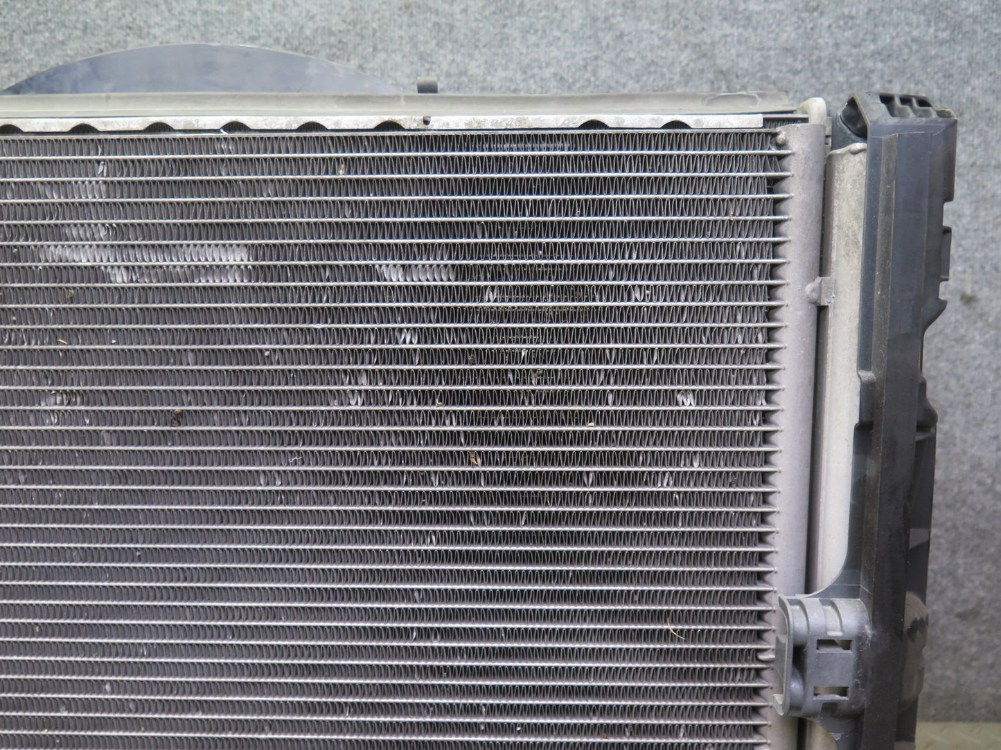 2011 BMW E89 Z4 N54 A/T DCT Engine Radiator Condenser Fan Shroud Oil Cooler Assy