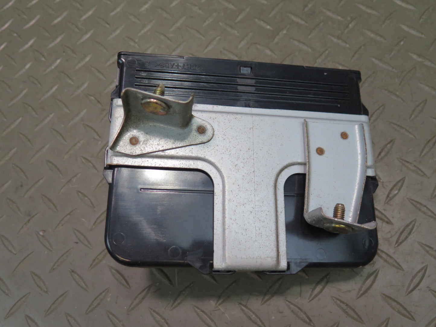 2003-2005 Lexus UZJ100L LX470 ABS VSC Traction Skid Stability Control Module