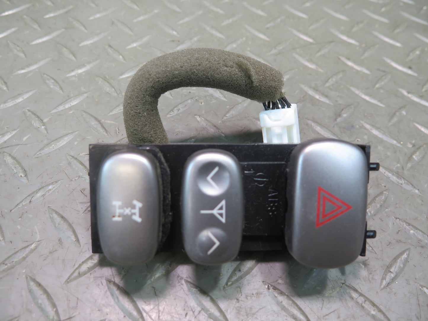 2003-2007 Lexus UZJ100L LX470 Differential Lock Hazard Control Switch