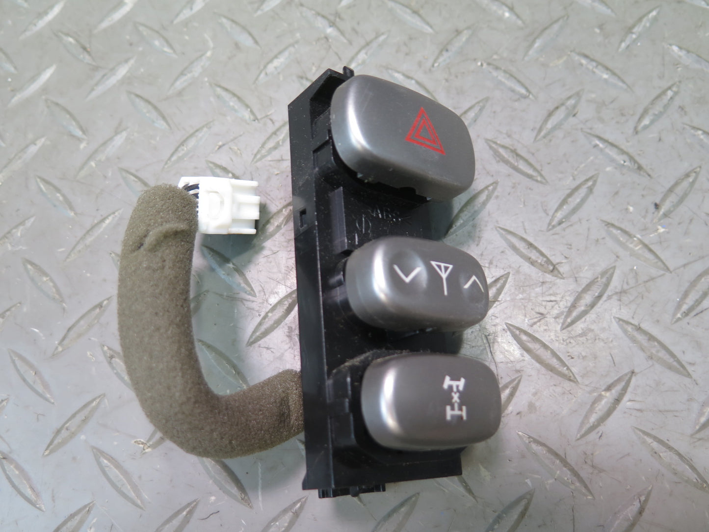 2003-2007 Lexus UZJ100L LX470 Differential Lock Hazard Control Switch