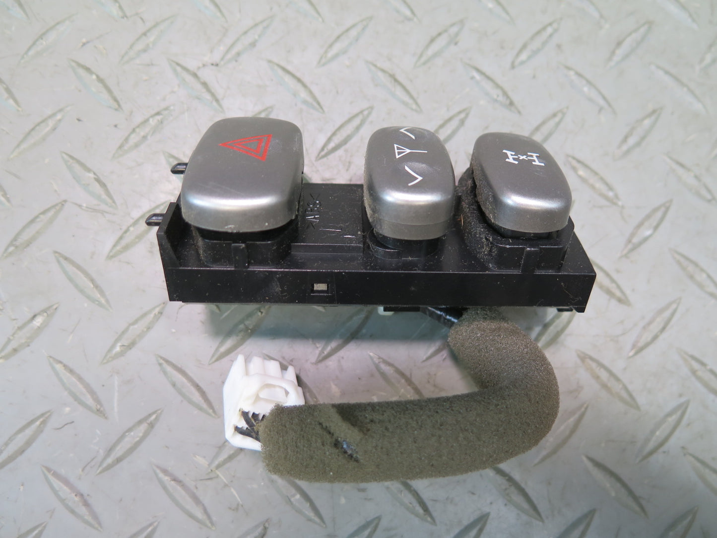 2003-2007 Lexus UZJ100L LX470 Differential Lock Hazard Control Switch
