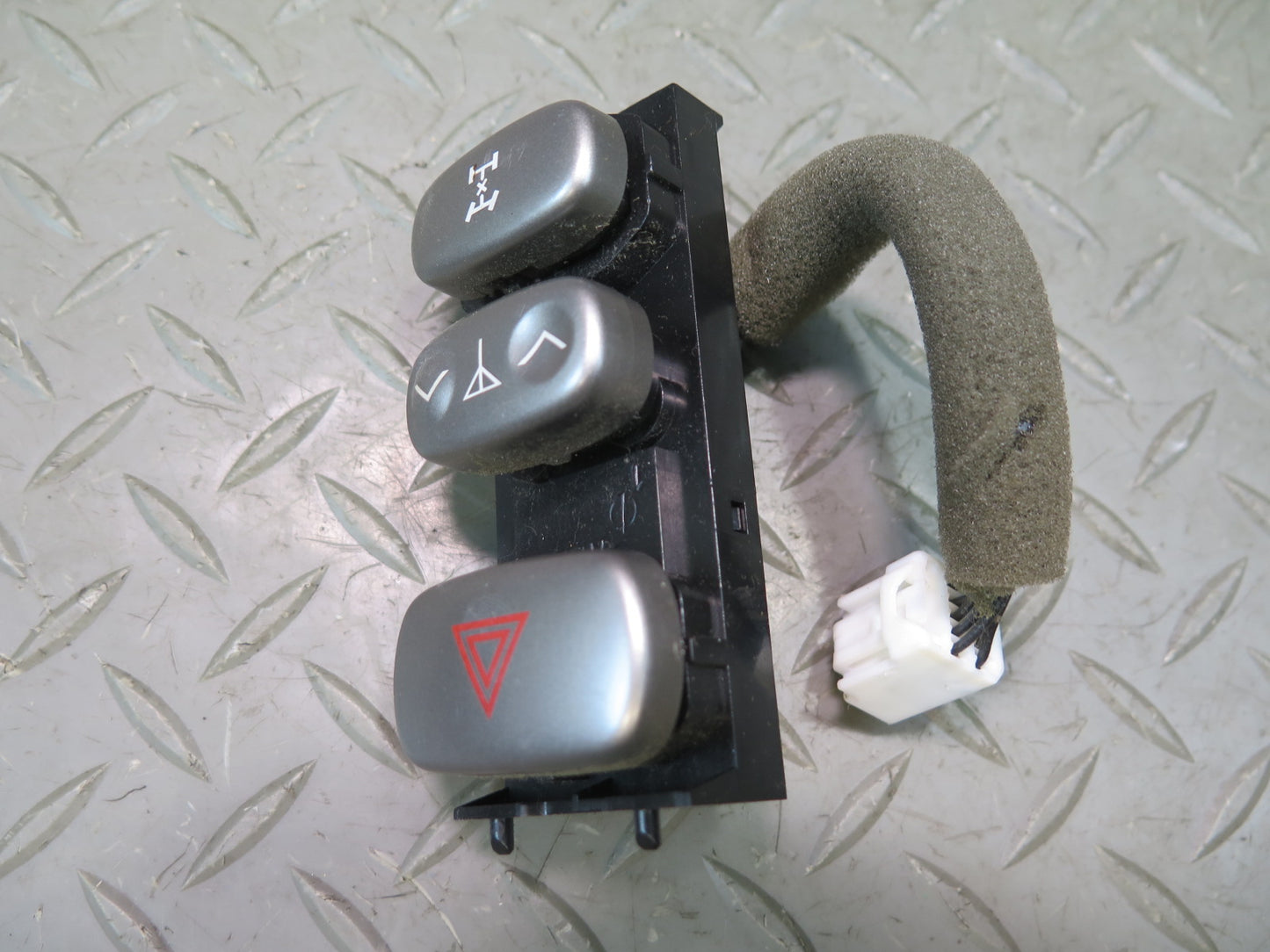 2003-2007 Lexus UZJ100L LX470 Differential Lock Hazard Control Switch