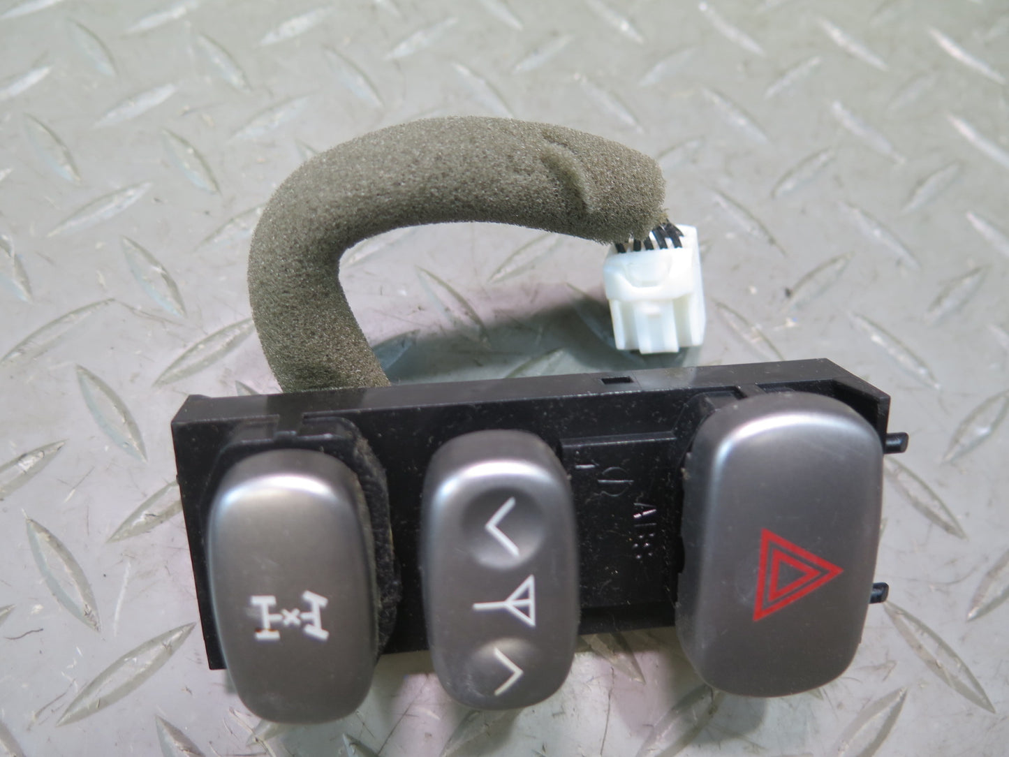 2003-2007 Lexus UZJ100L LX470 Differential Lock Hazard Control Switch