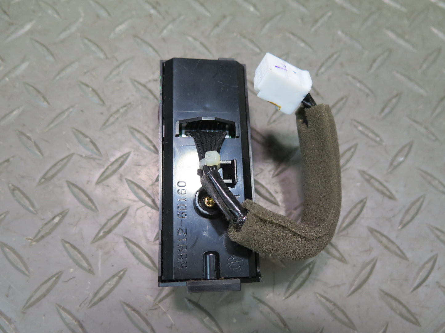2003-2007 Lexus UZJ100L LX470 Differential Lock Hazard Control Switch