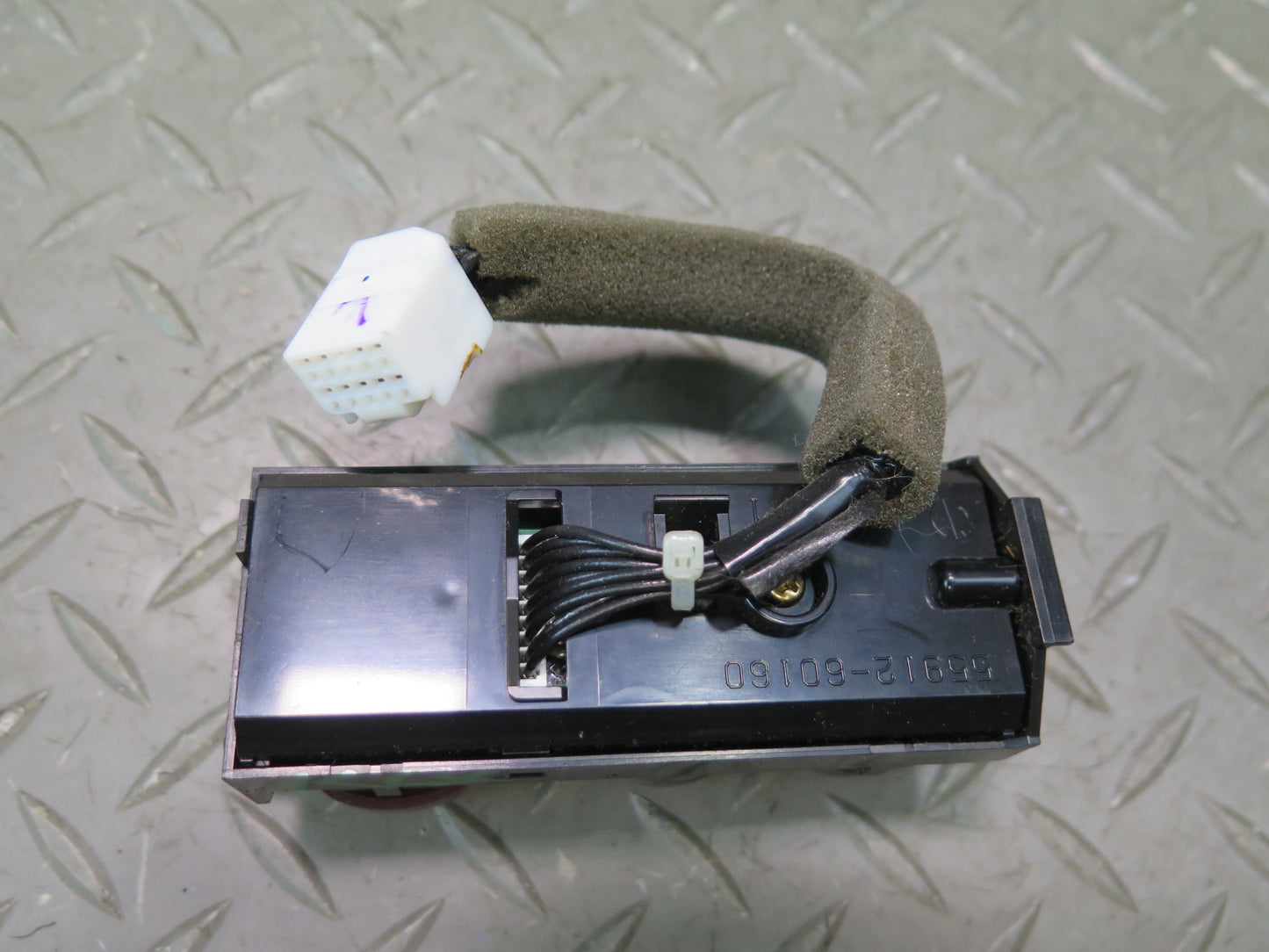 2003-2007 Lexus UZJ100L LX470 Differential Lock Hazard Control Switch