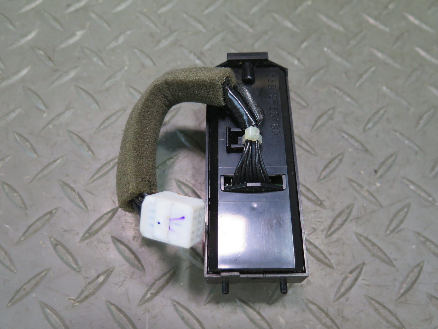 2003-2007 Lexus UZJ100L LX470 Differential Lock Hazard Control Switch