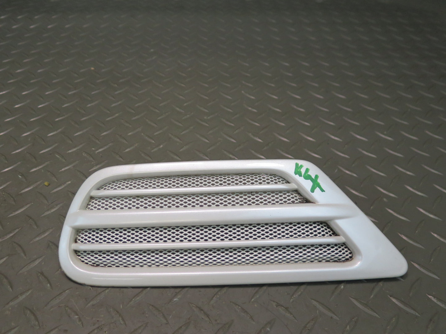 1998-2007 Lexus UZJ100L LX470 Rear Left Right Quarter Vent Trim Grille White Set