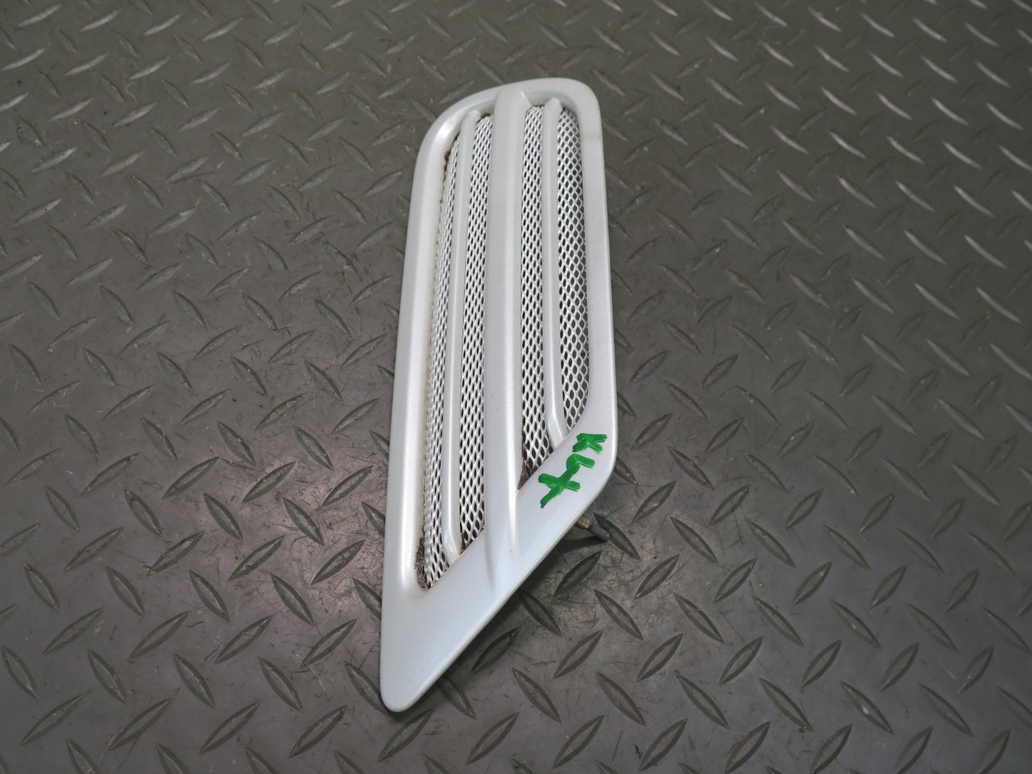 1998-2007 Lexus UZJ100L LX470 Rear Left Right Quarter Vent Trim Grille White Set