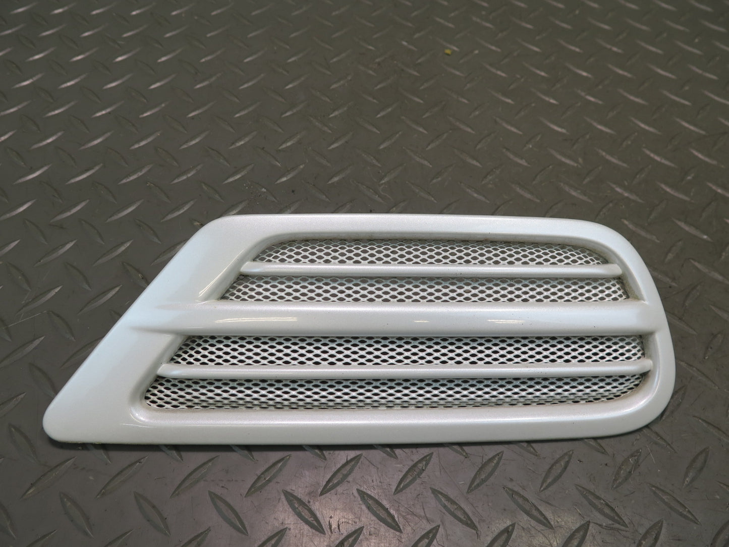 1998-2007 Lexus UZJ100L LX470 Rear Left Right Quarter Vent Trim Grille White Set